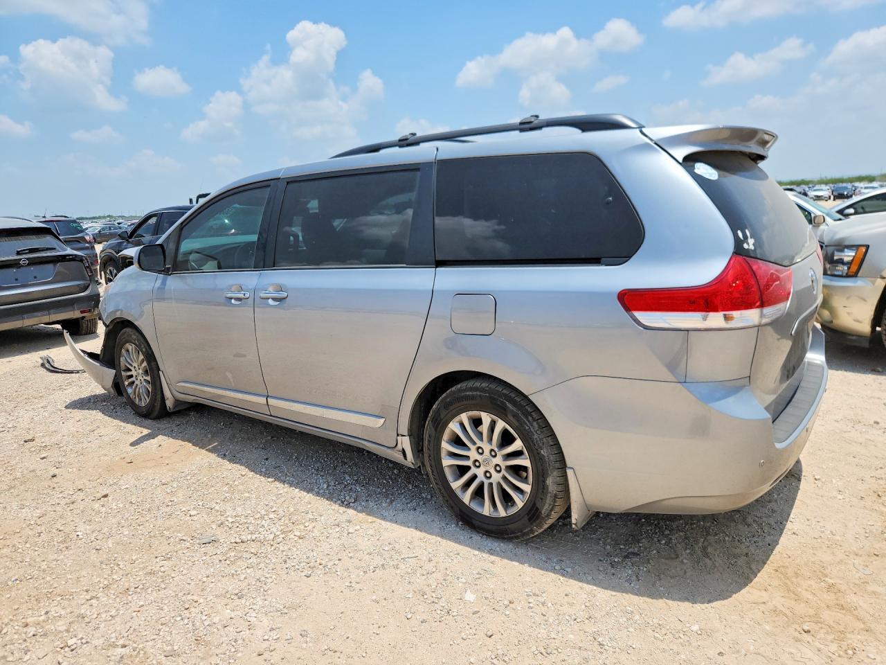 Toyota Sienna Xle 8-passenger