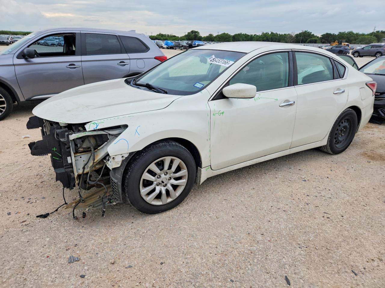 Salvage Nissan Altima Image