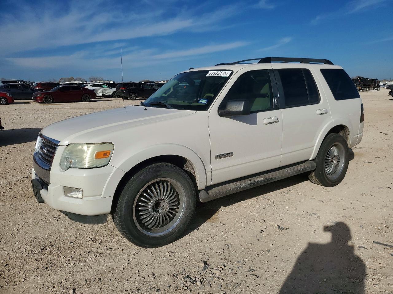 Salvage Ford Explorer Image