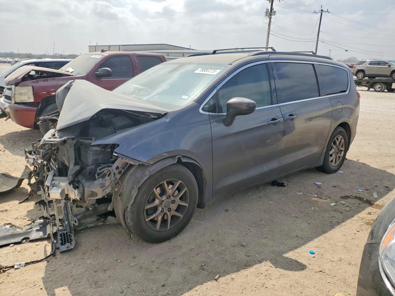 Salvage Chrysler Pacifica Image