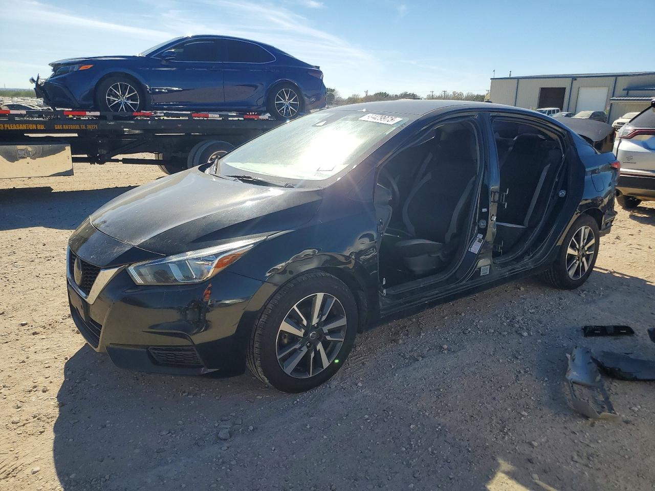 Salvage Nissan Versa Image