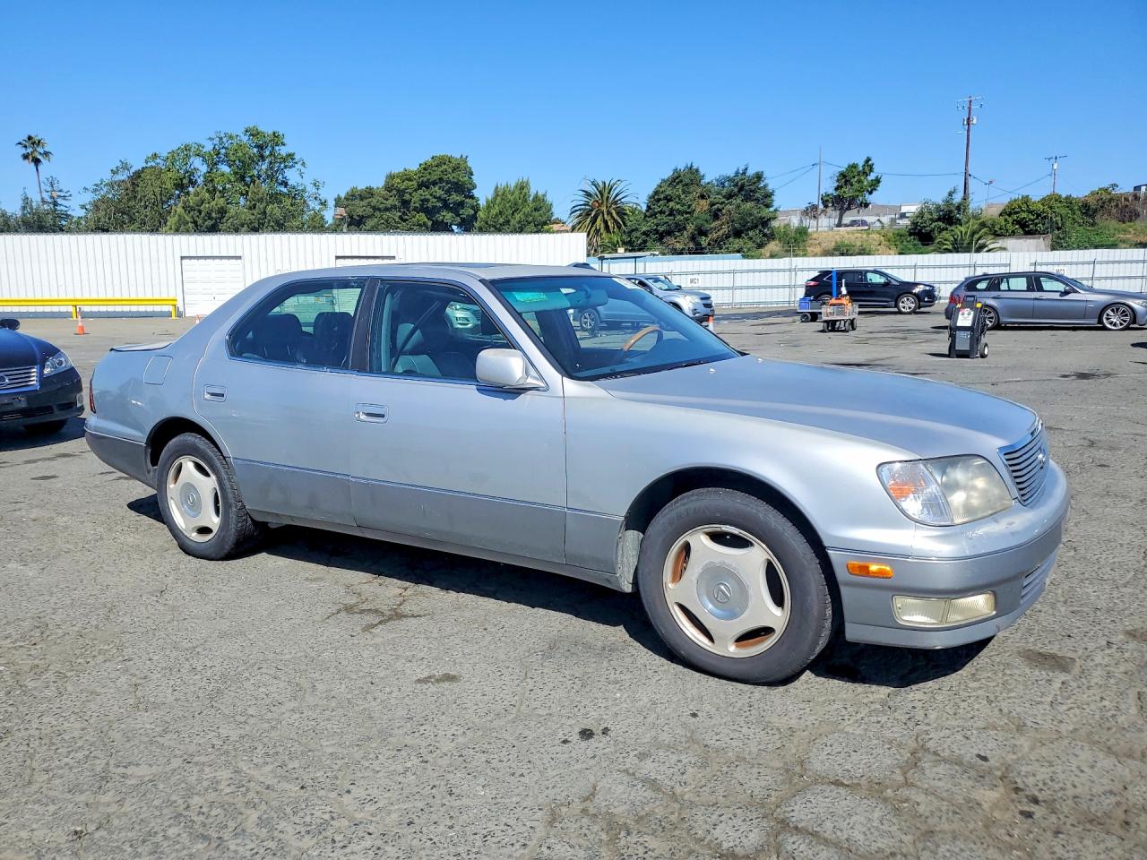 Lexus LS Base