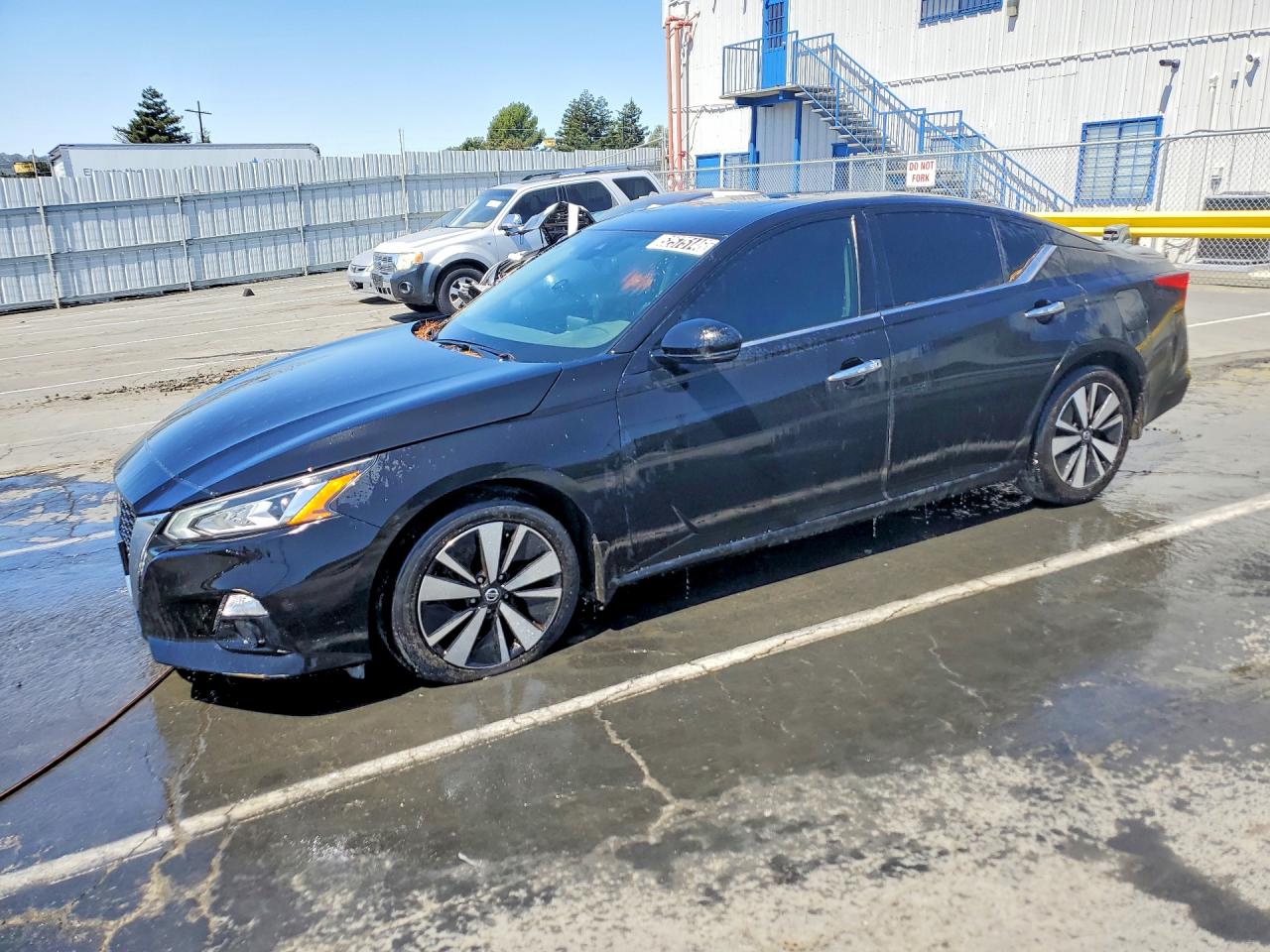 Salvage Nissan Altima Image