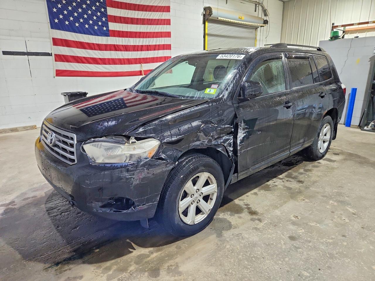 Salvage Toyota Highlander Image