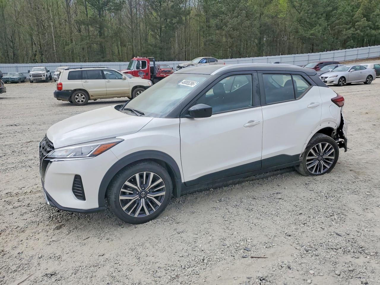 Salvage Nissan Kicks Image