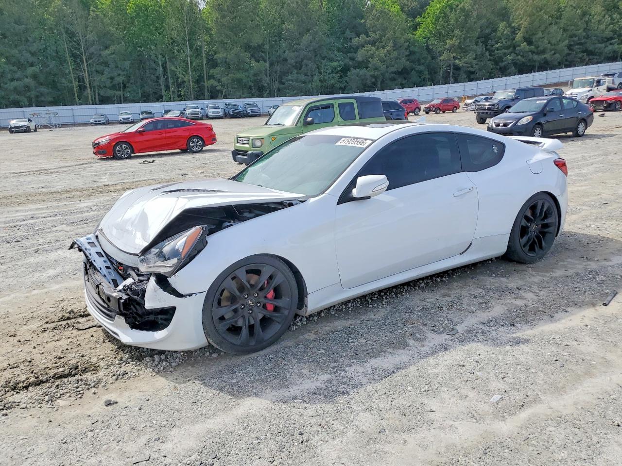 Salvage Hyundai Genesis Image