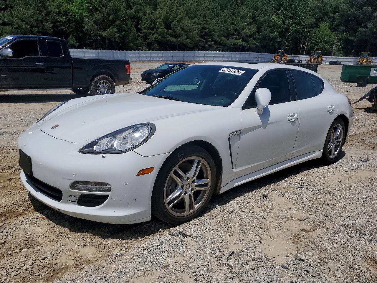 Salvage Porsche Panamera Image