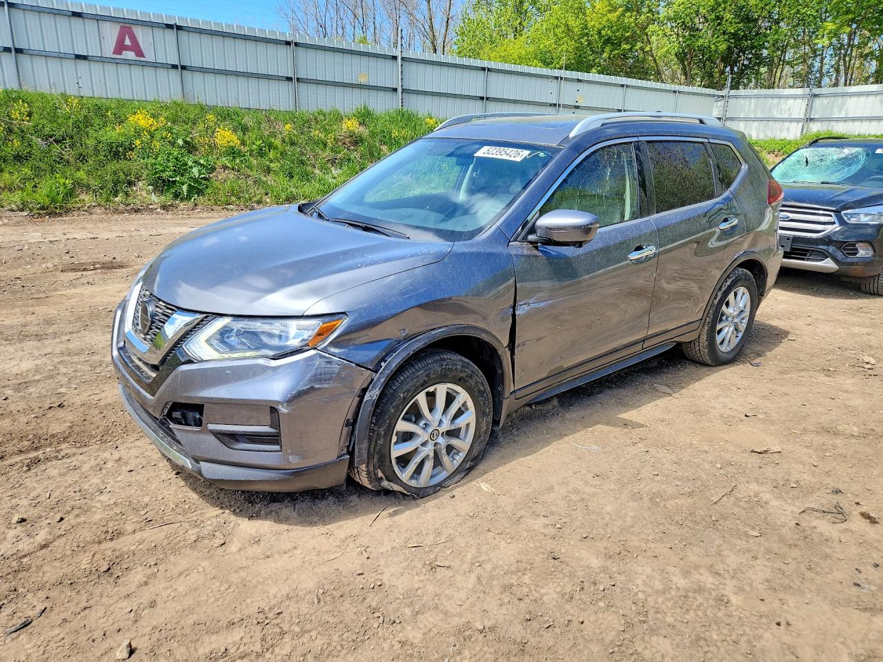 Salvage Nissan Rogue Image