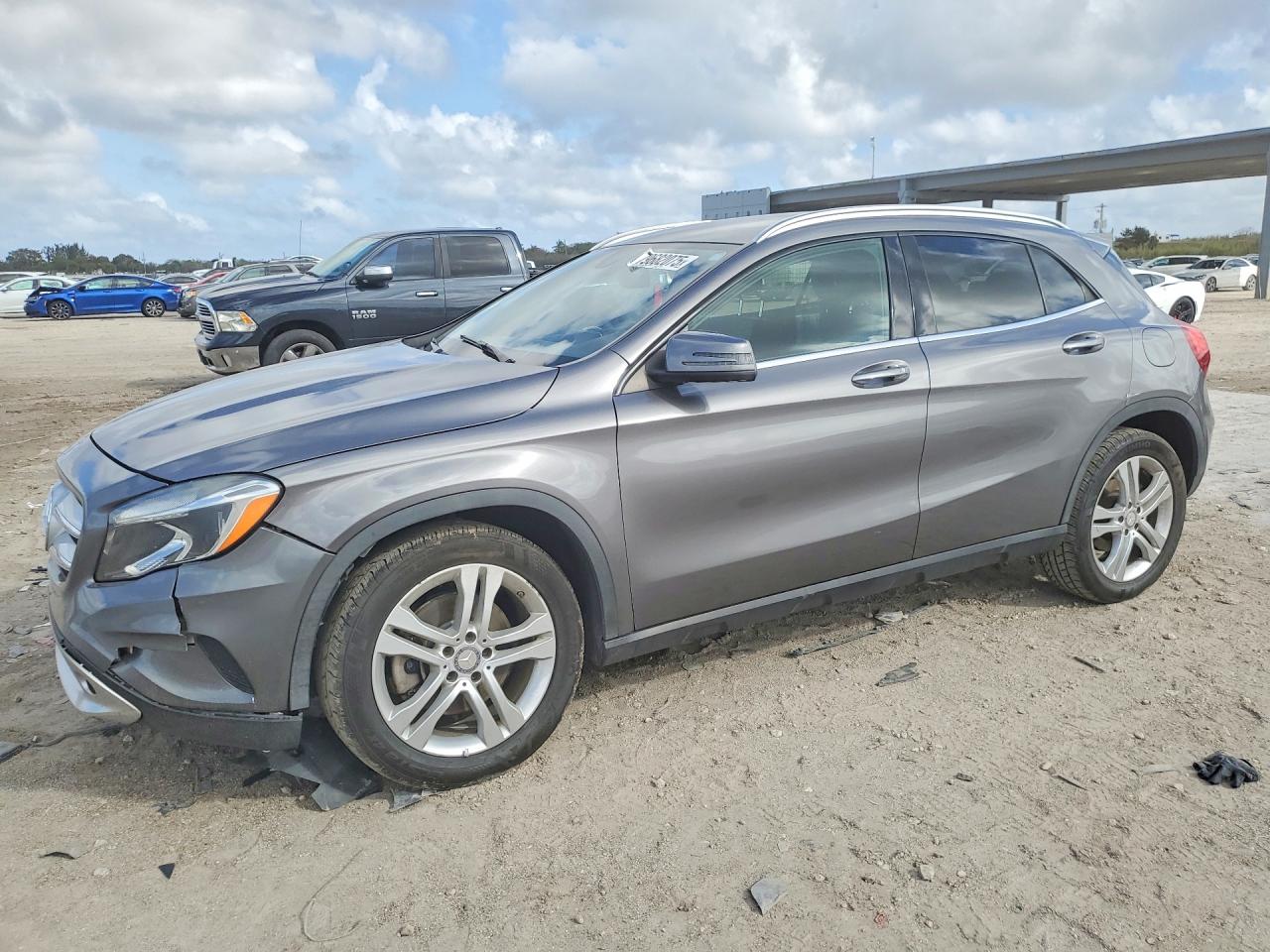 Salvage Mercedes-Benz GLA Image