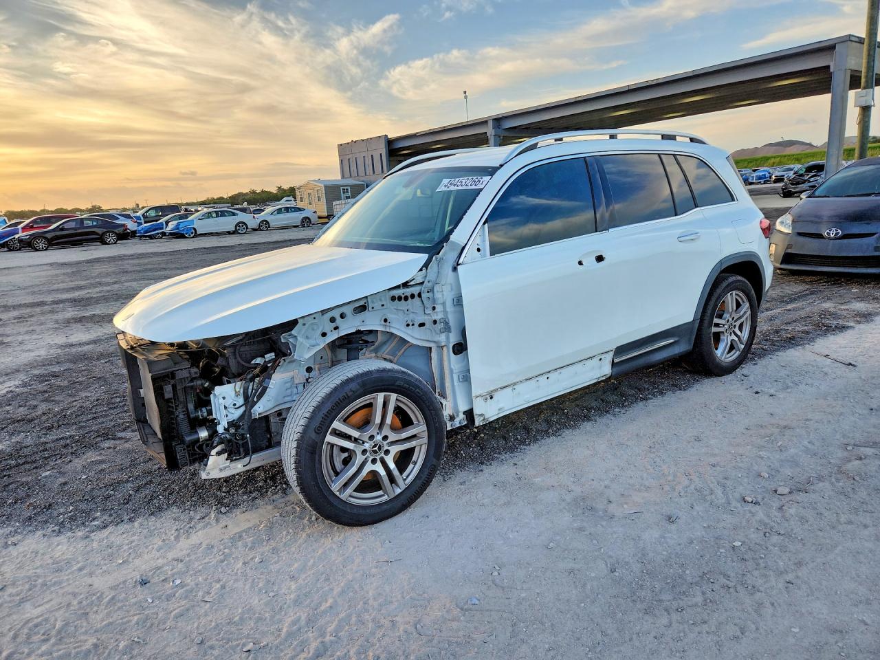 Salvage Mercedes-Benz GLB Image