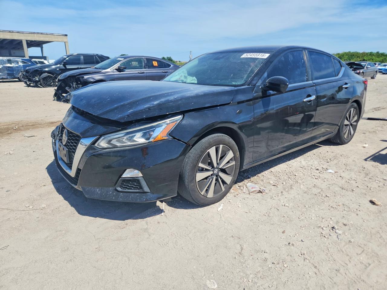 Salvage Nissan Altima Image