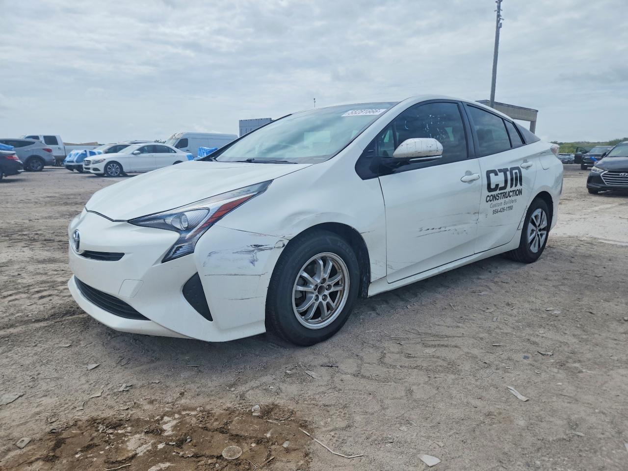 Salvage Toyota Prius Image