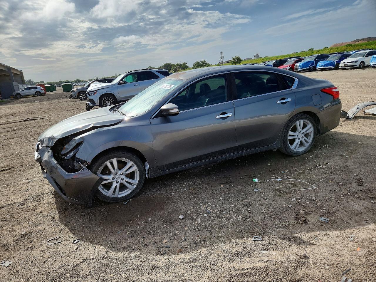 Salvage Nissan Altima Image