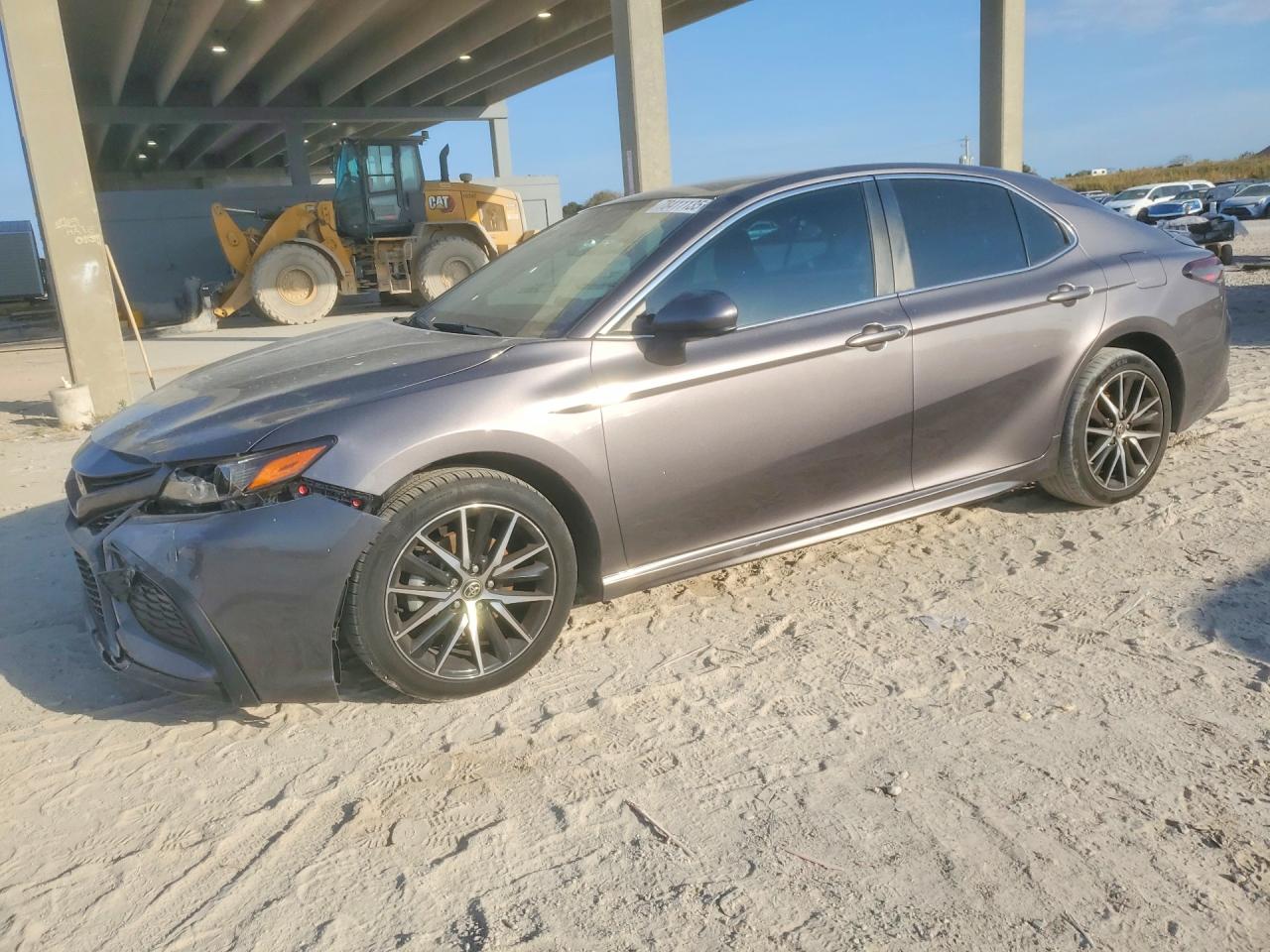 Salvage Toyota Camry Image