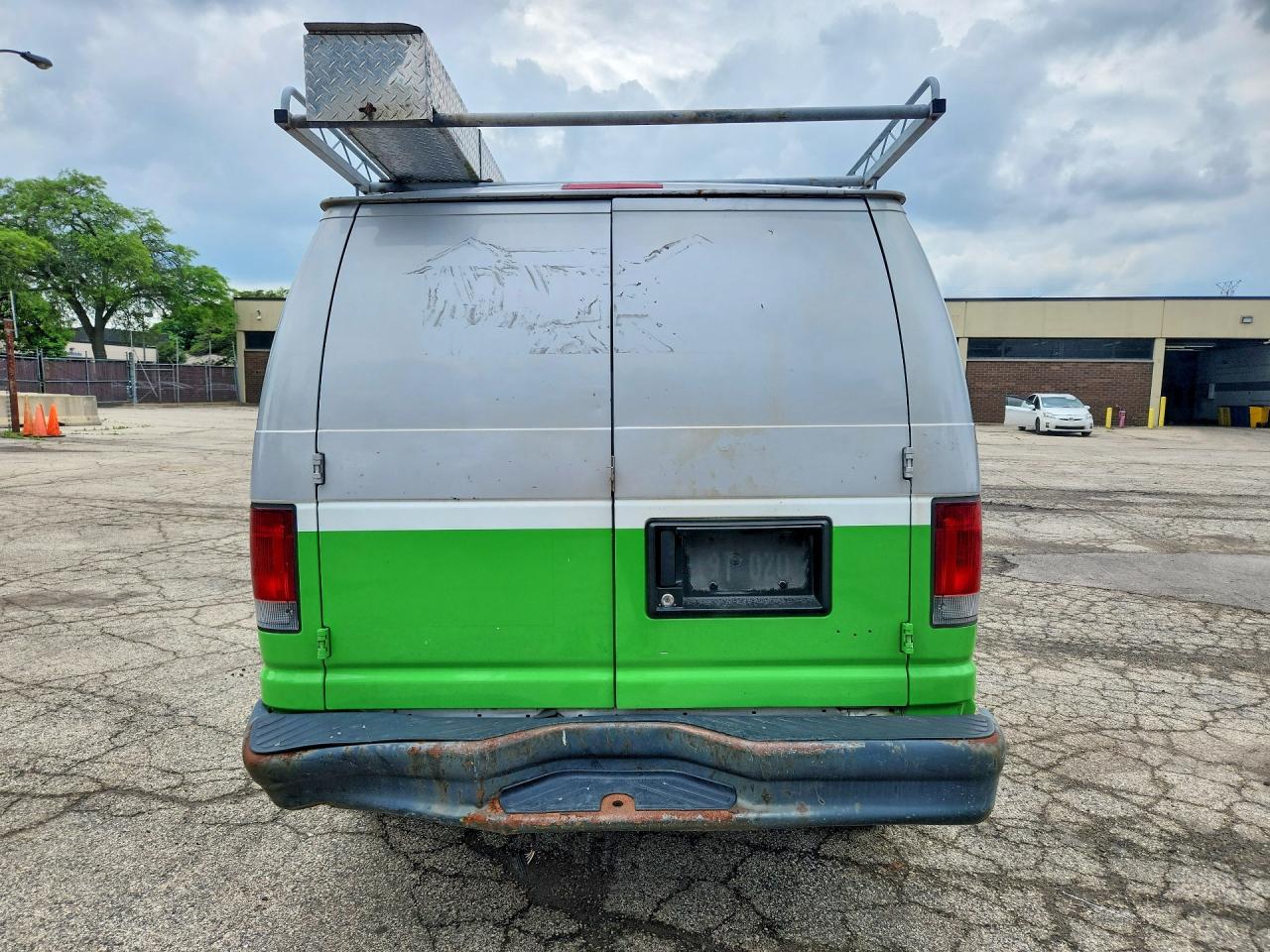 Ford Econoline E250 Van