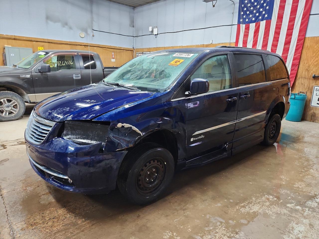 Salvage Chrysler Minivan Image