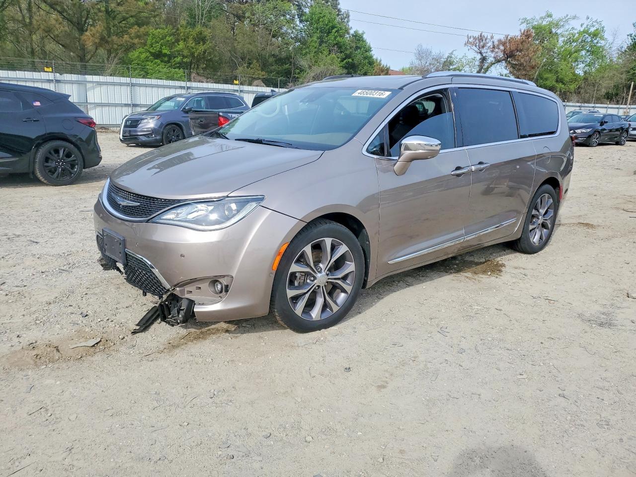 Salvage Chrysler Pacifica Image