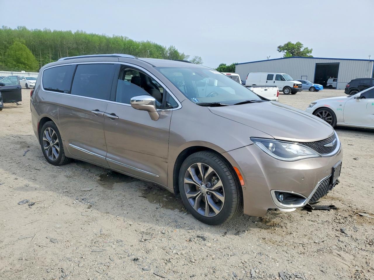 Chrysler Pacifica Limited