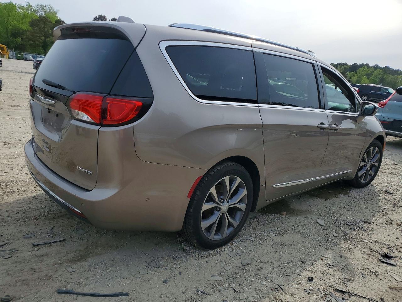Chrysler Pacifica Limited