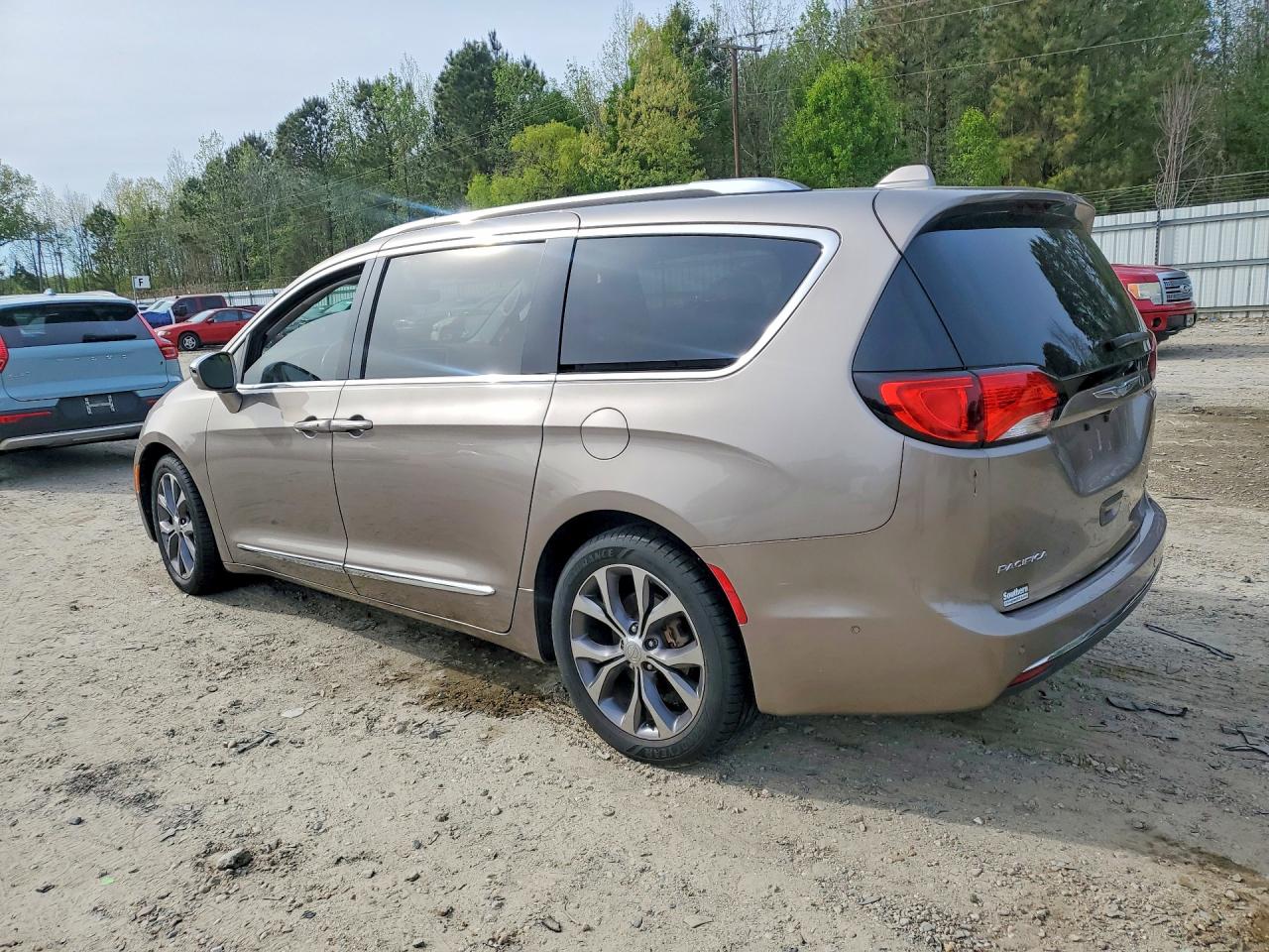 Chrysler Pacifica Limited