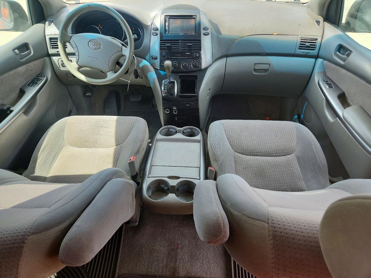 Toyota Sienna Le 7 Passenger