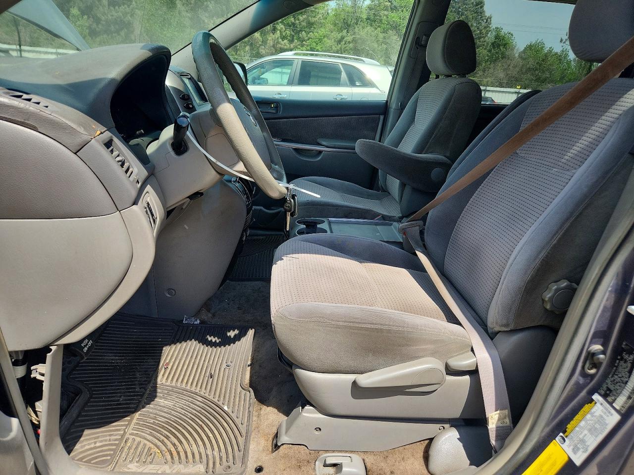 Toyota Sienna Le 7 Passenger