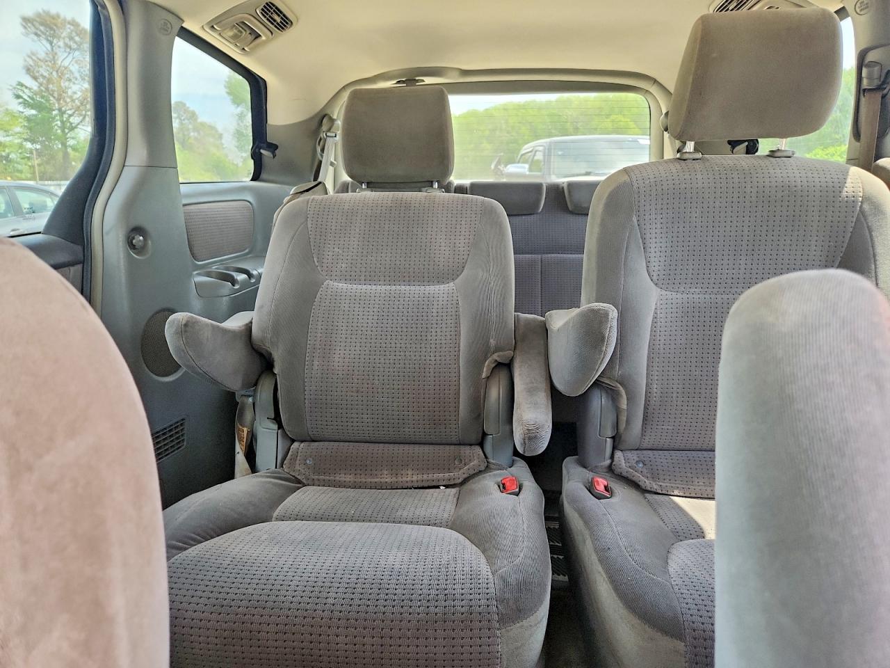 Toyota Sienna Le 7 Passenger