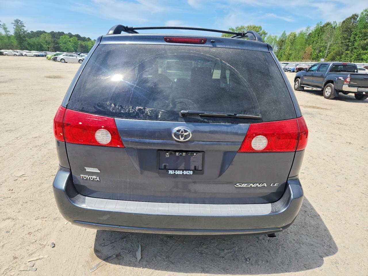 Toyota Sienna Le 7 Passenger
