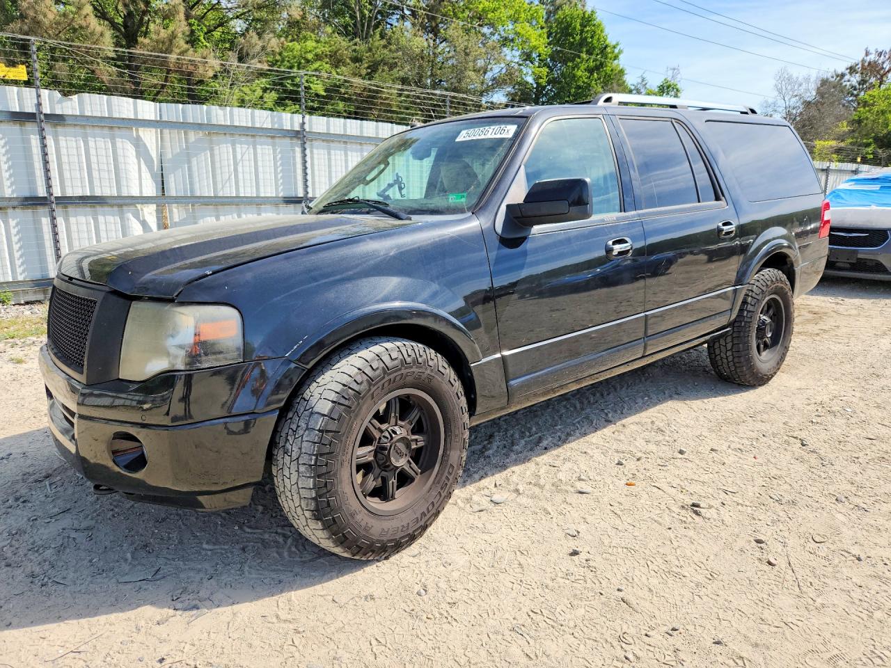 Salvage Ford Expedition Image