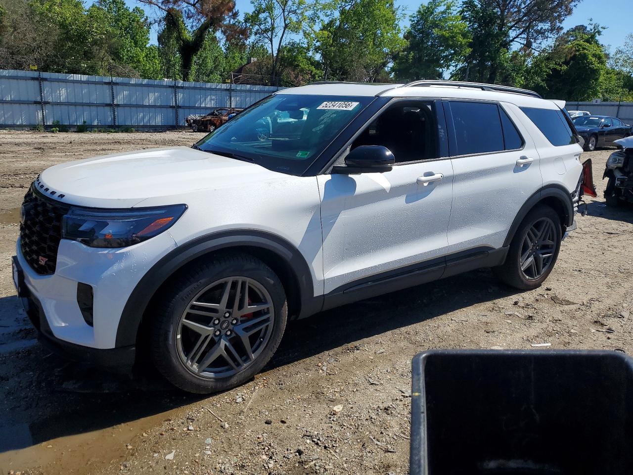 Salvage Ford Explorer Image