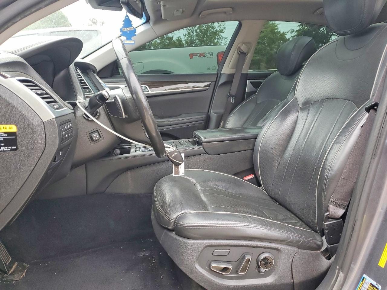 Hyundai Genesis 3.8l