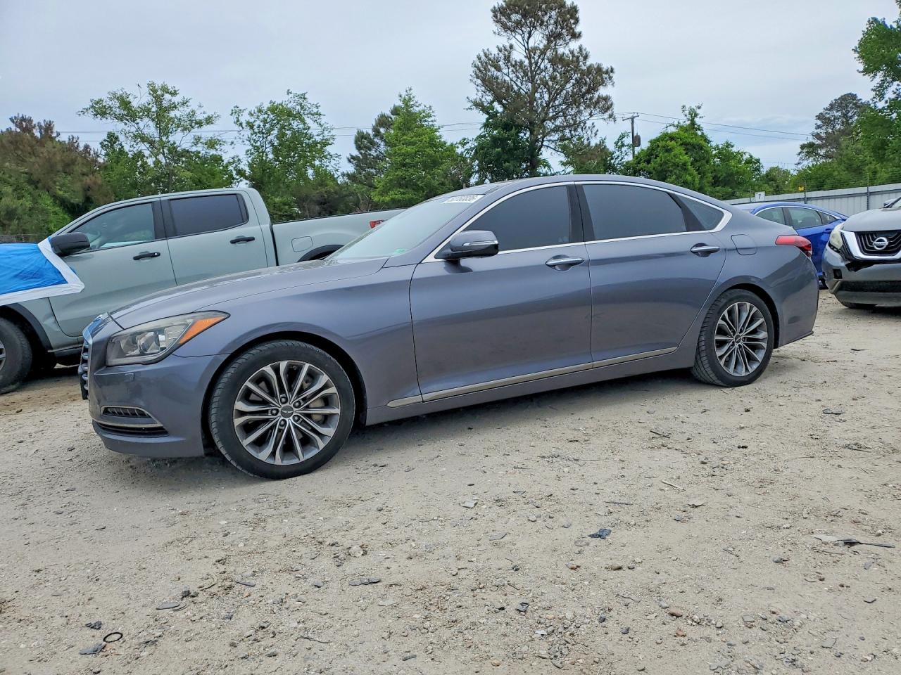 Salvage Hyundai Genesis Image