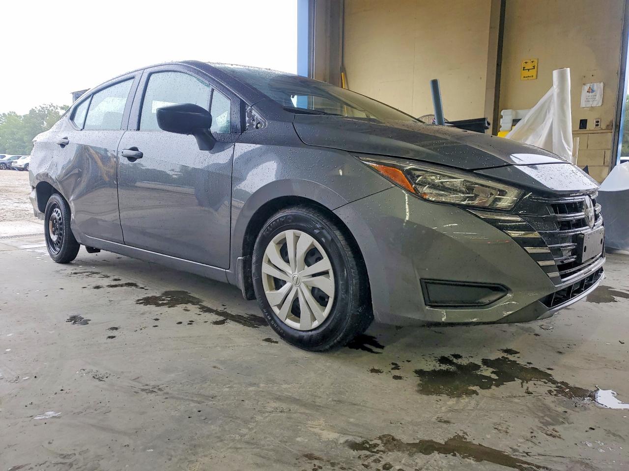 Nissan Versa S
