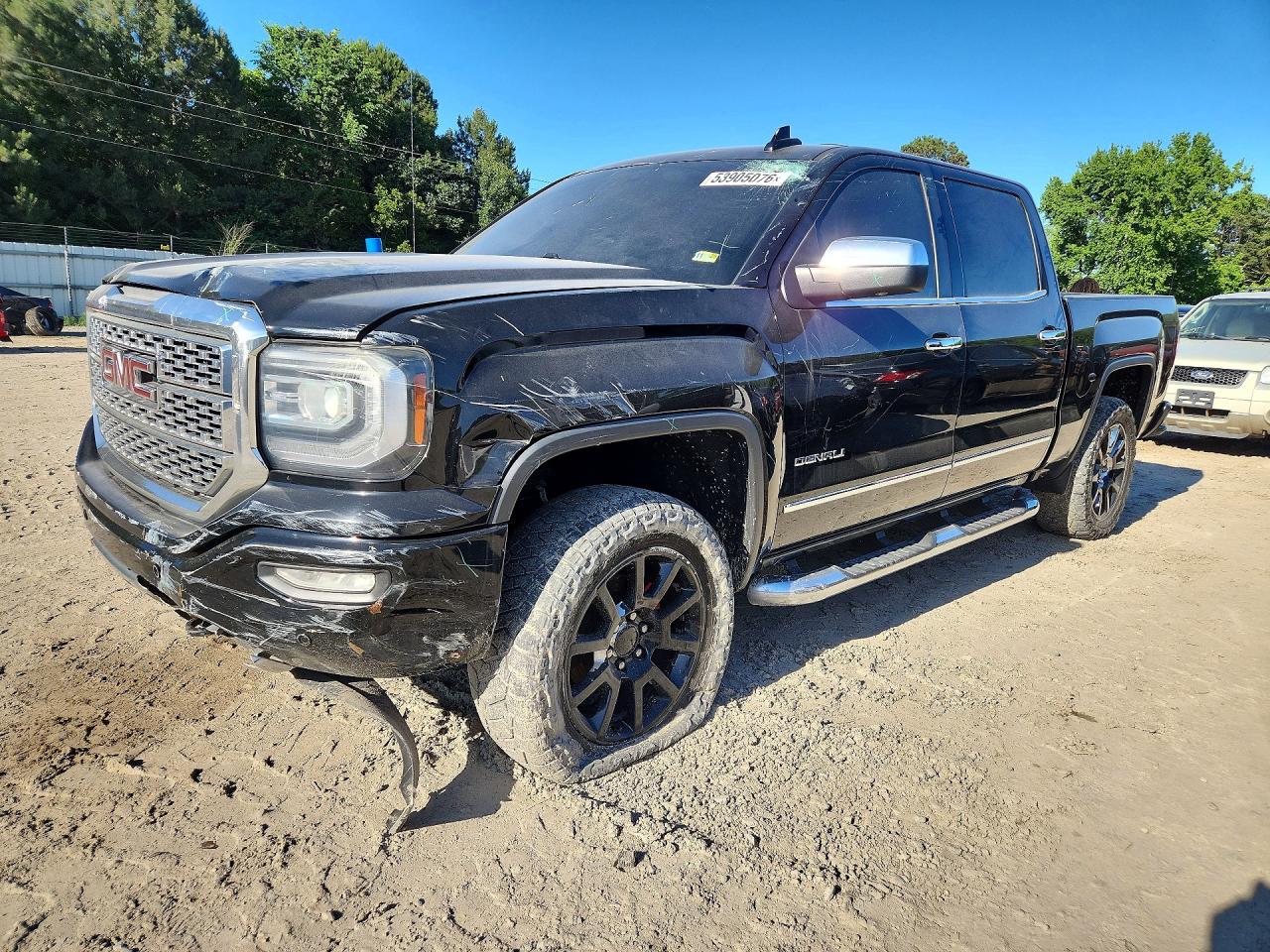 Salvage GMC Sierra Image
