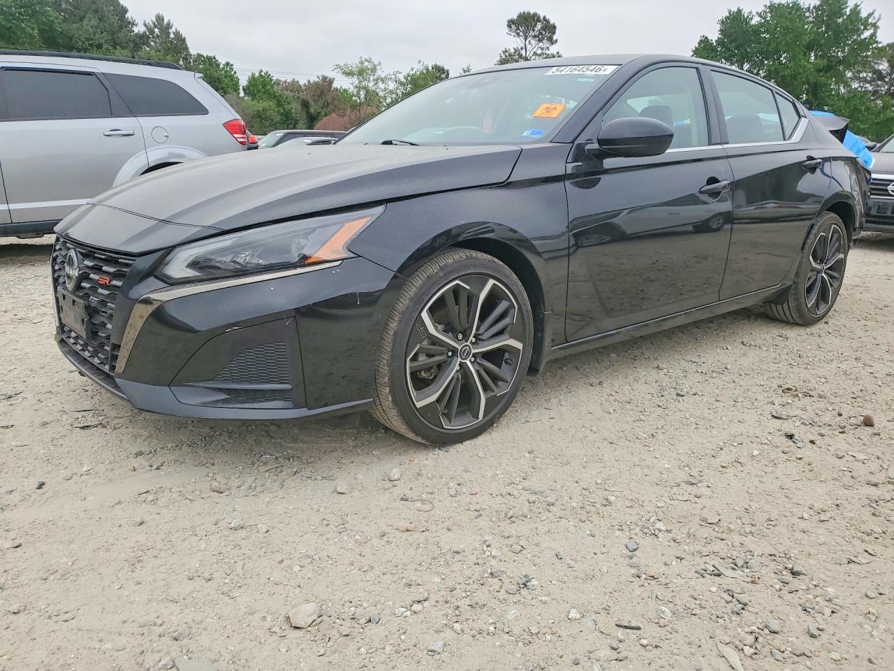 Salvage Nissan Altima Image