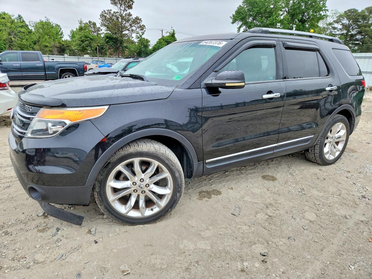 Salvage Ford Explorer Image