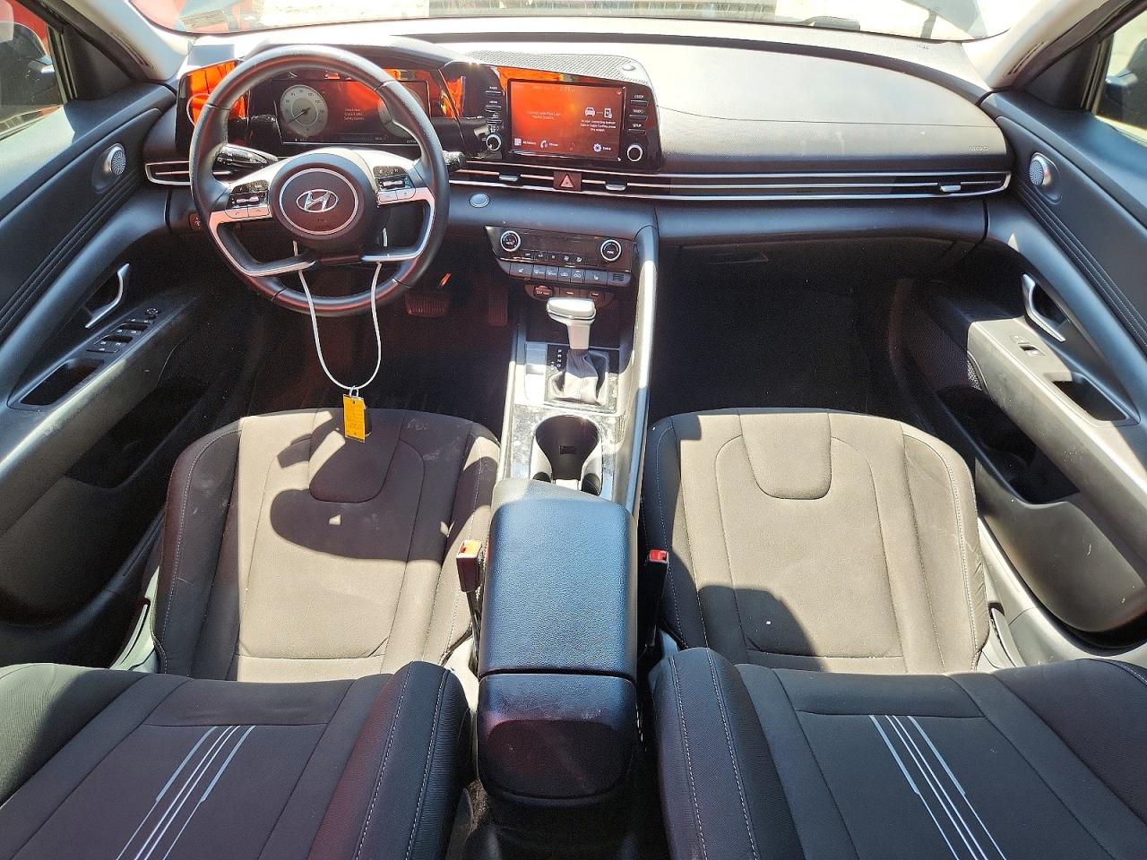 Hyundai ELANTRA Sel
