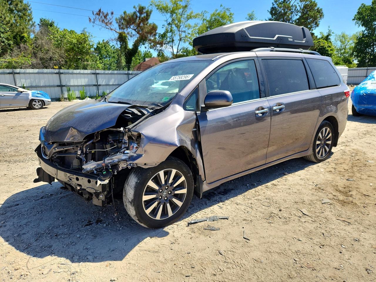 Salvage Toyota Sienna Image