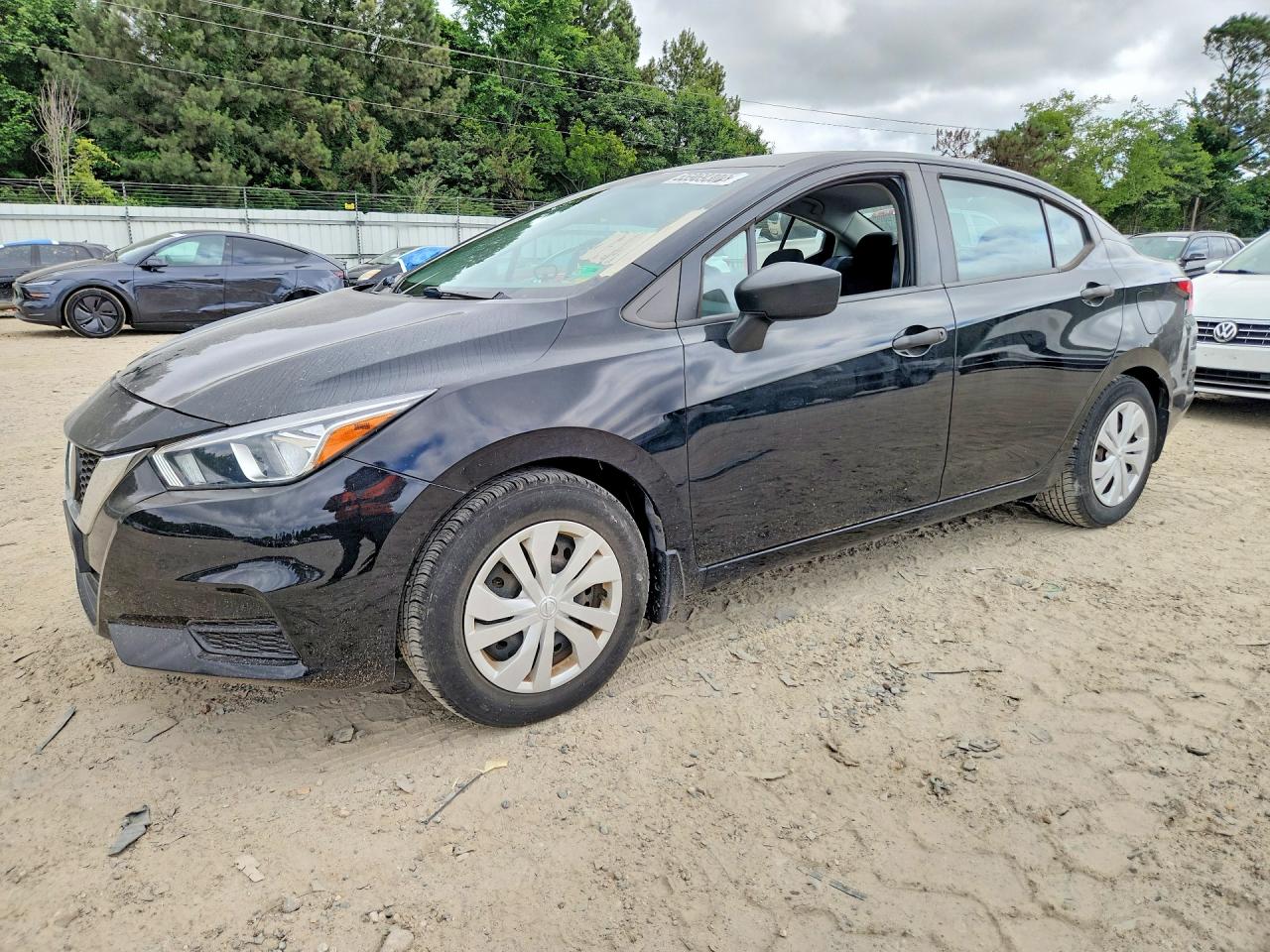 Salvage Nissan Versa Image