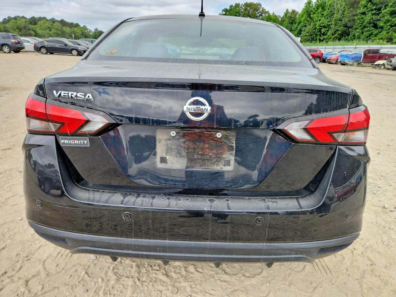 Nissan Versa S