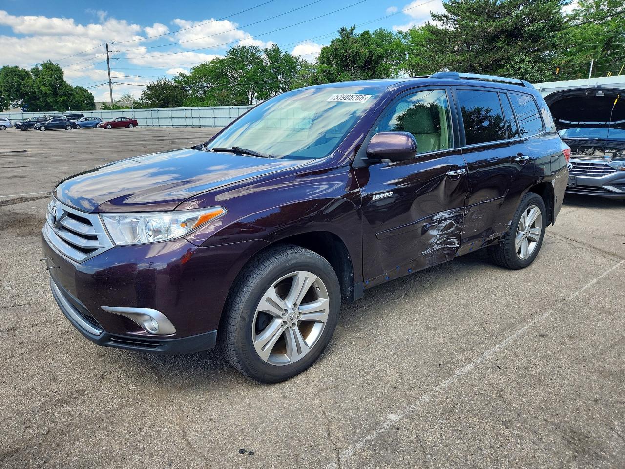 Salvage Toyota Highlander Image