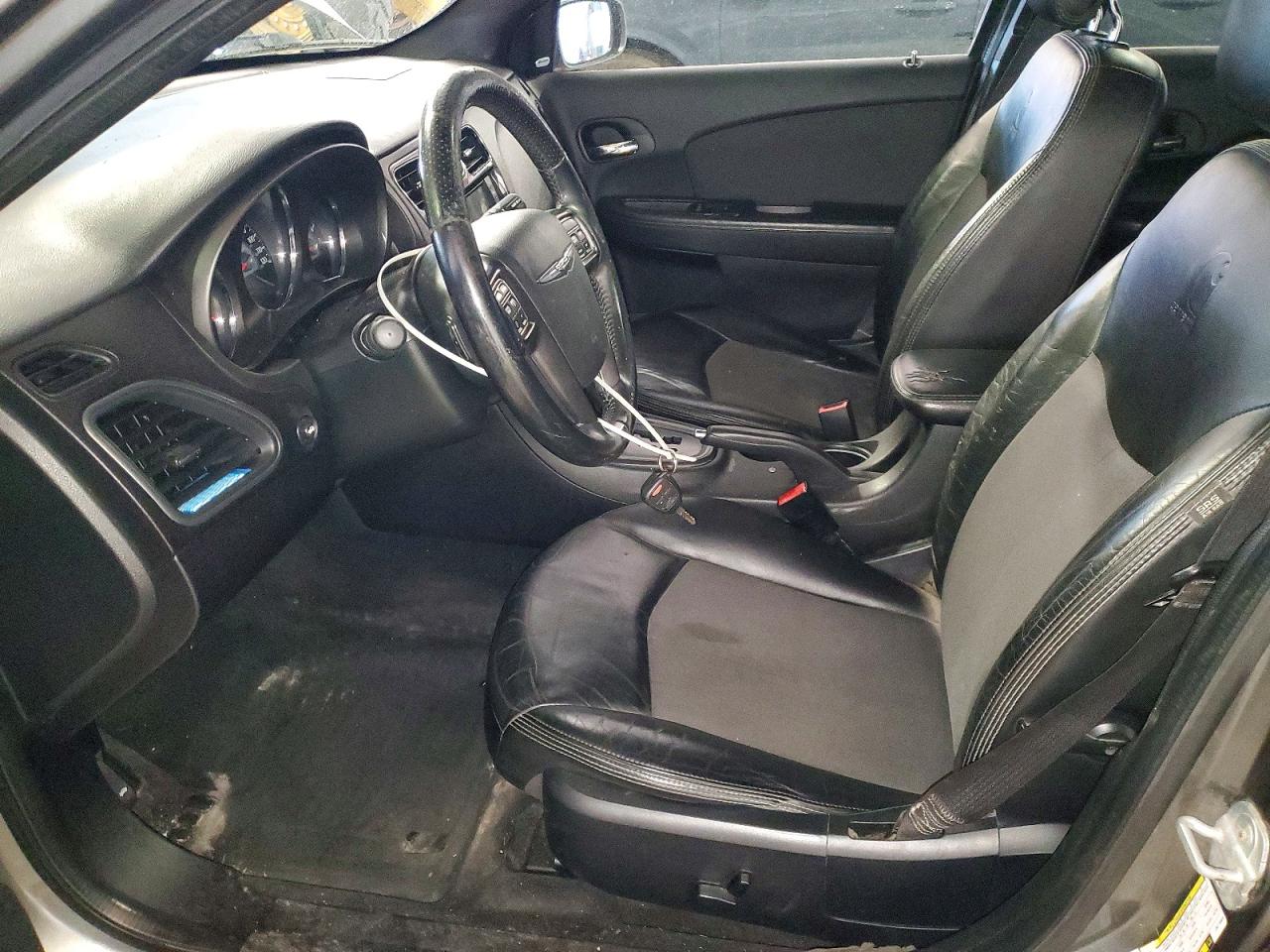 Chrysler 200