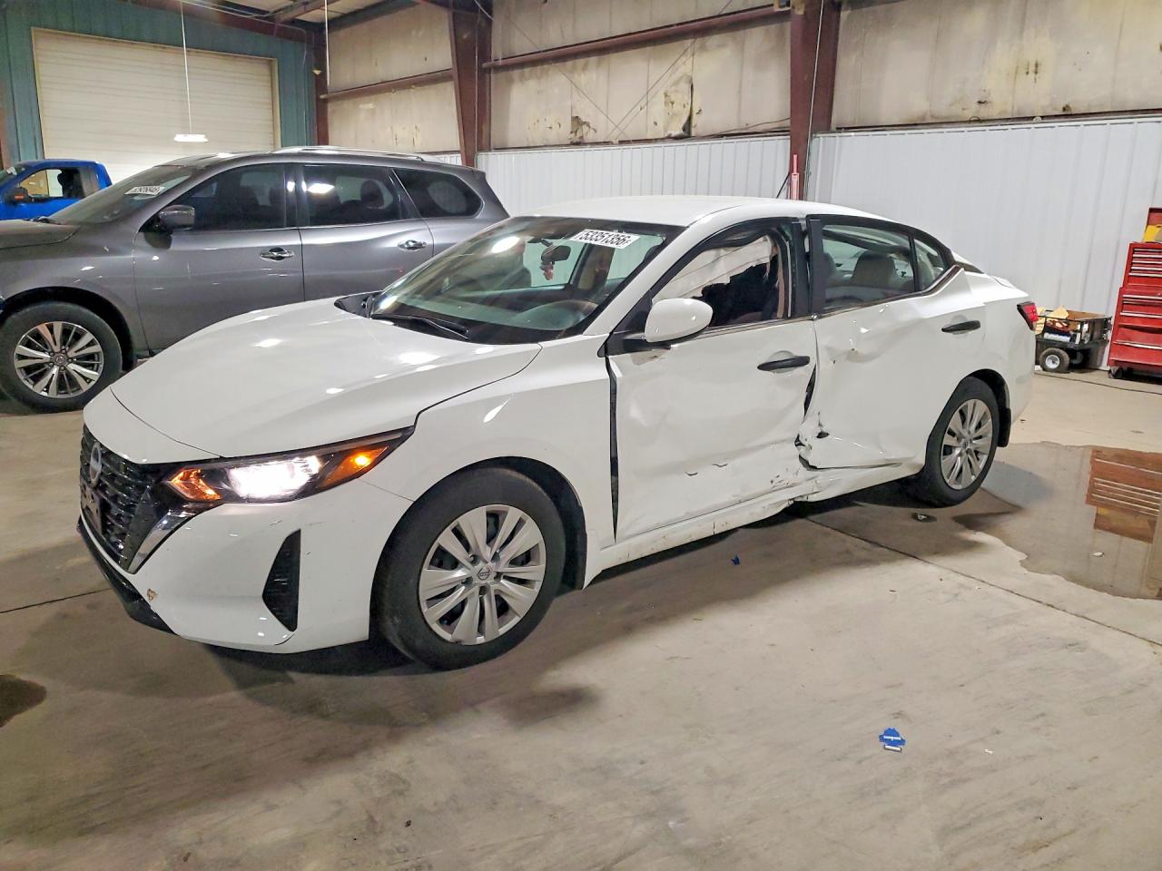 Salvage Nissan Sentra Image