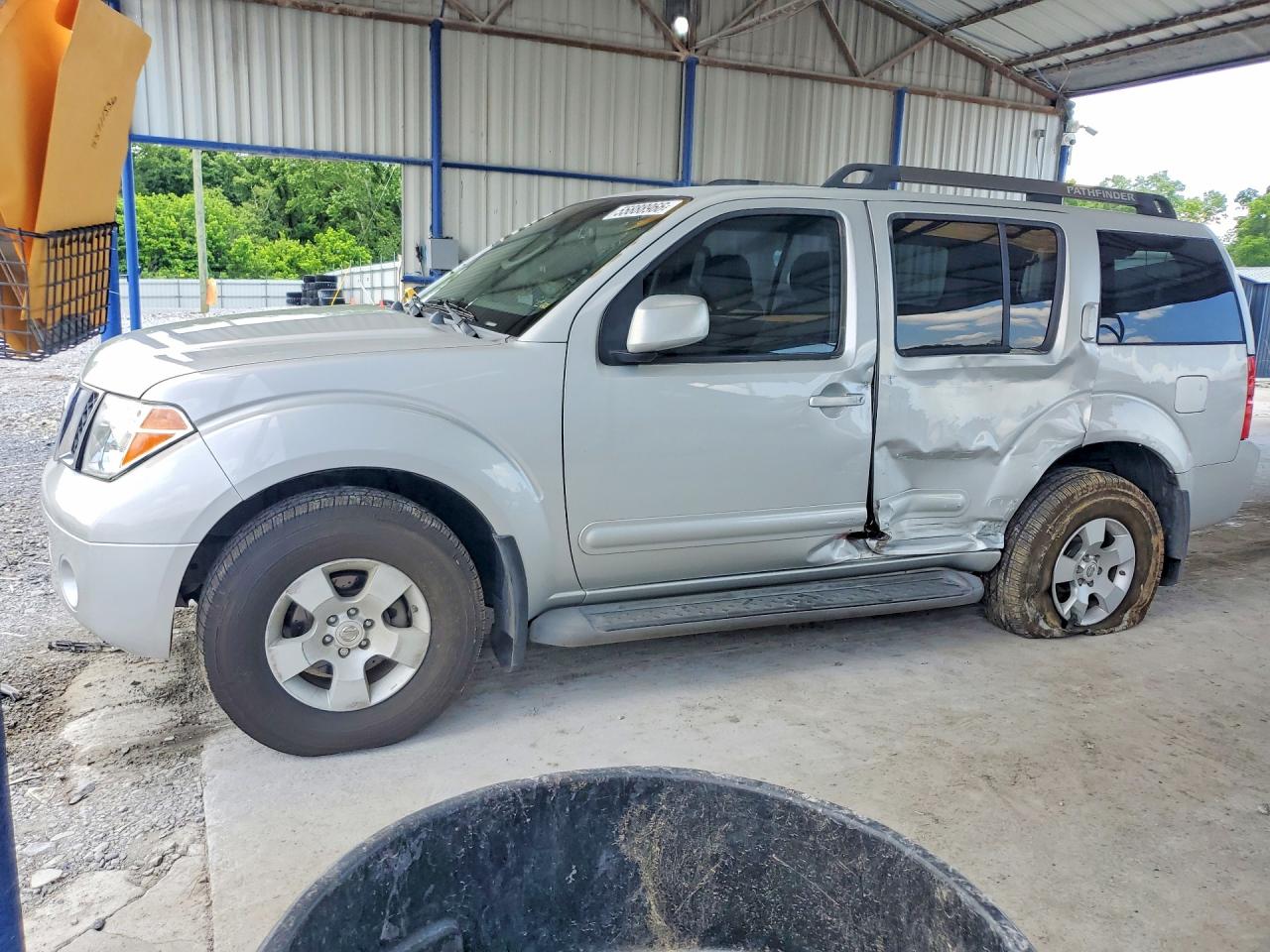 Salvage Nissan Pathfinder Image