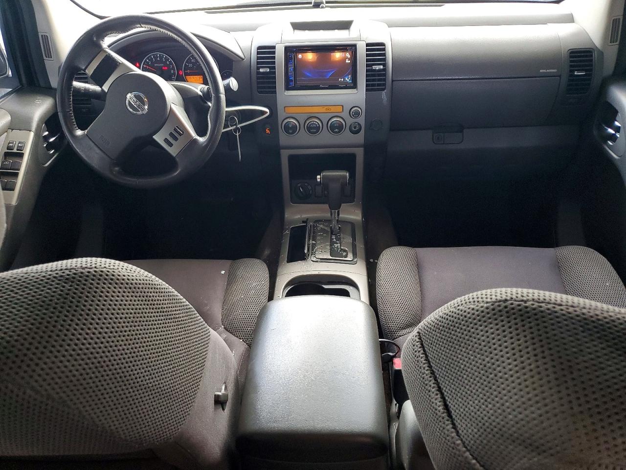 Nissan Pathfinder Xe