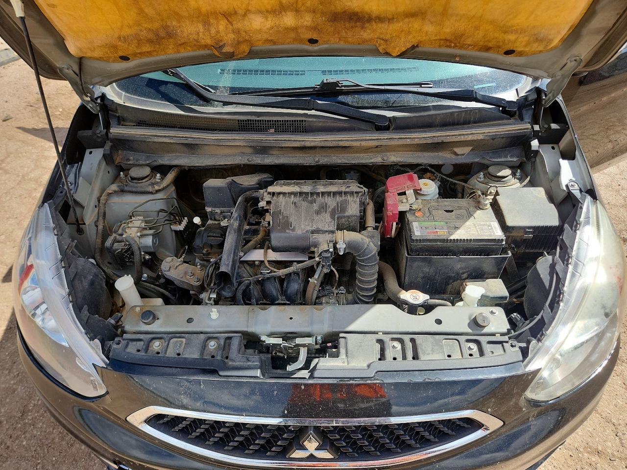 Mitsubishi Mirage Se