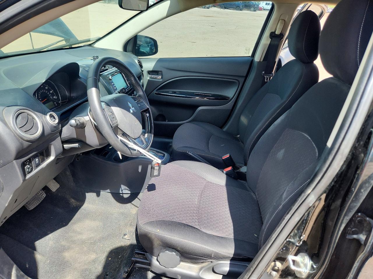Mitsubishi Mirage Se