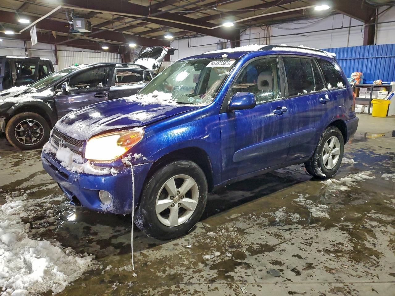 Salvage Toyota RAV4 Image