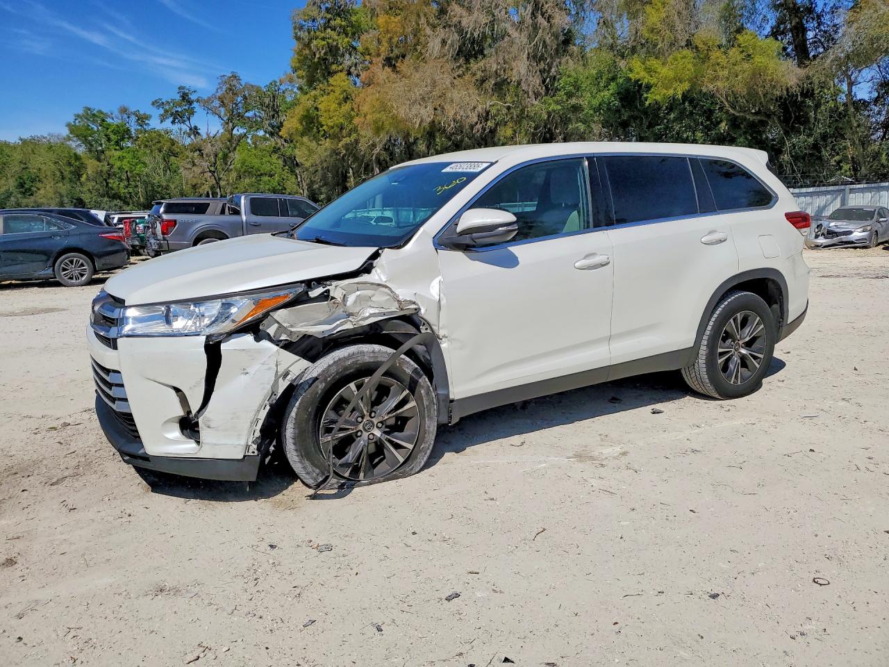 Salvage Toyota Highlander Image