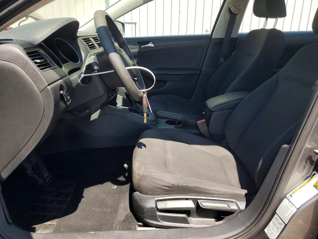 Volkswagen Jetta Base
